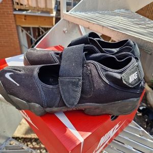 Nike Air Rift Blackout